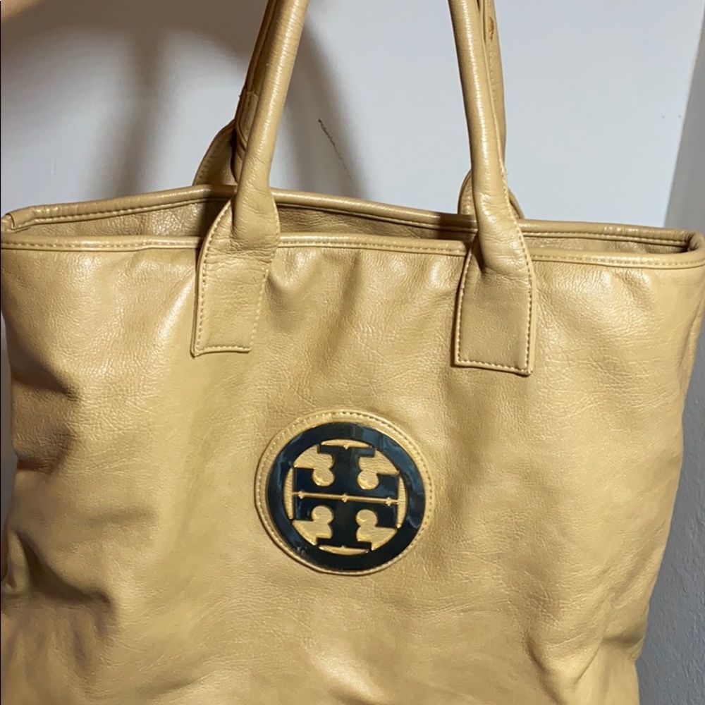 Authentic Tory Burch tan large 👜